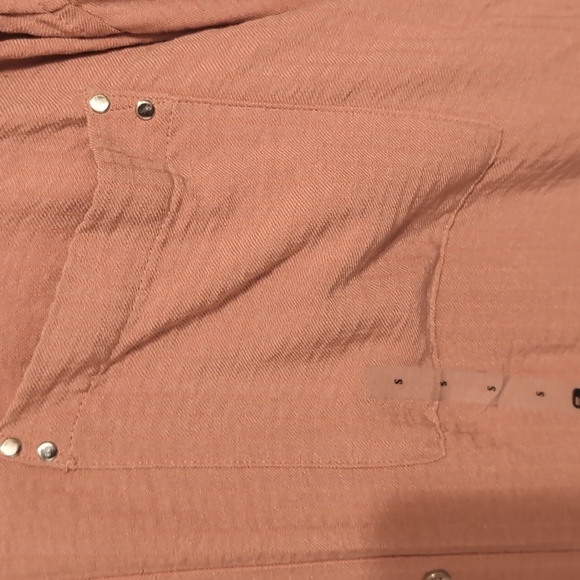 BKE Ash Rose Oversized Button Front Top Blouse Textured Material Size Small NWT - Picture 5 of 7